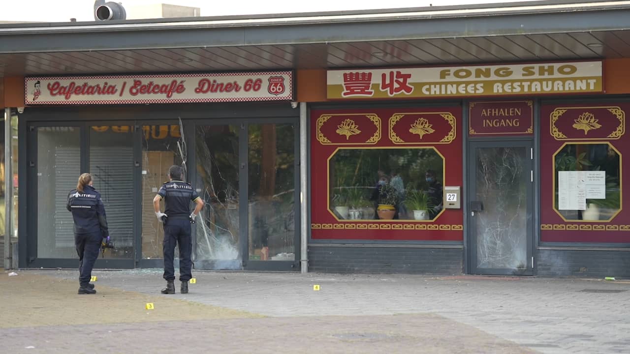 Beeld uit video: Politie doet onderzoek na explosies in Arnhem