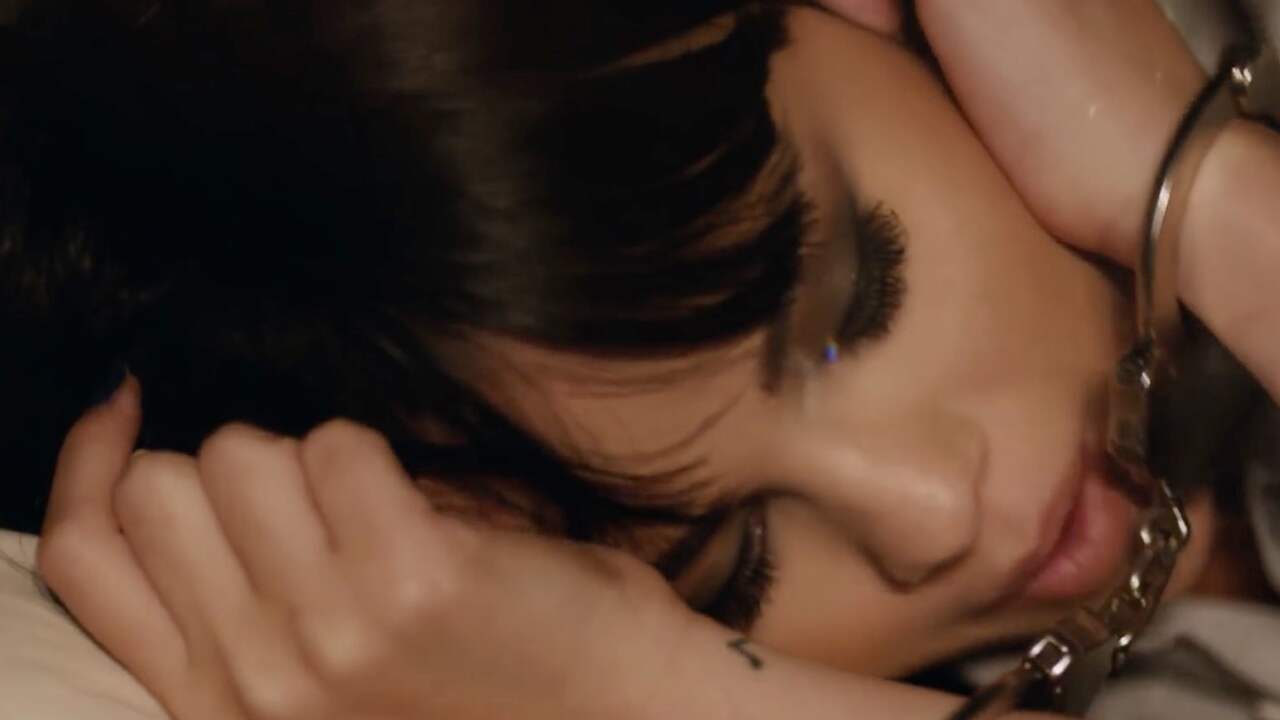 Selena Gomez - Hands To Myself
