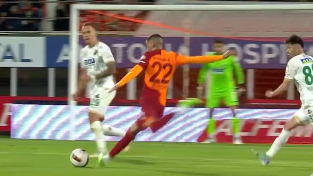 Ziyech trekt naar binnen en schiet prachtig raak voor Galatasaray