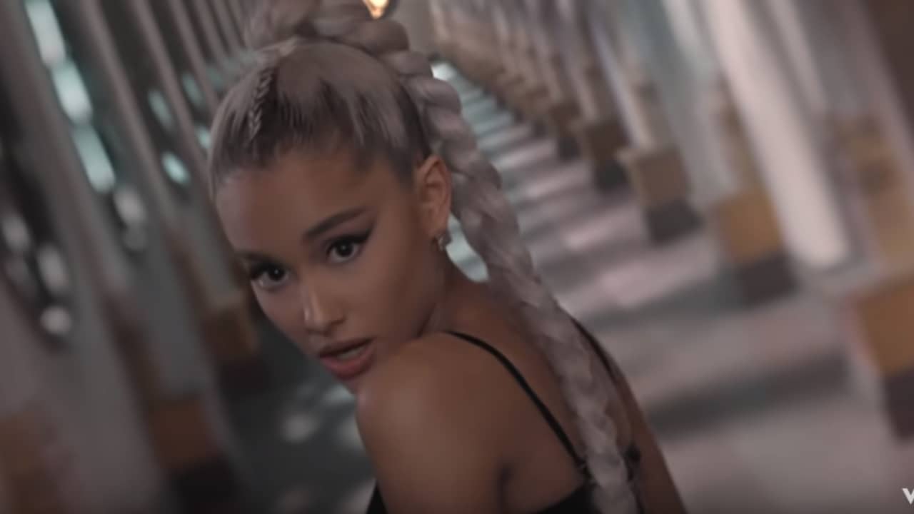 Bekijk de video van Ariana Grande's No Tears Left To Cry