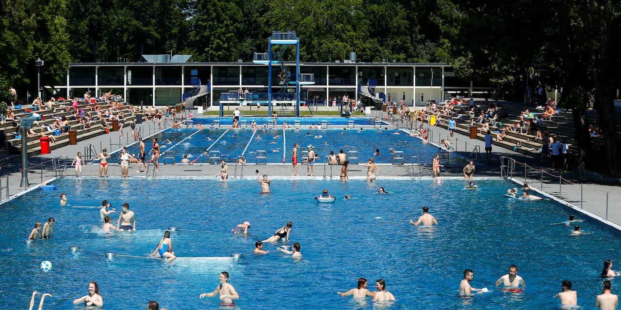 Buitenzwembad De Hoorn gaat vanwege enorme vraag extra uren inroosteren
