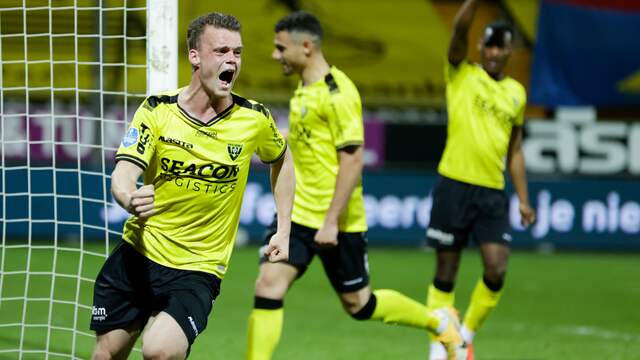 Ontlading bij Vito van Crooy na de 3-2.