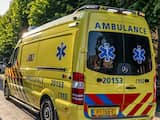 Auto belandt op zijkant na eenzijdig ongeval Haarkade in Leiden