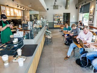 Amerikaanse Starbucks-klant moet steeds langer wachten op zijn koffie