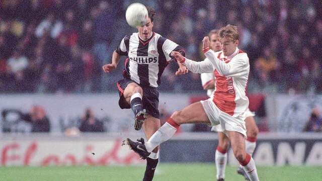 Ruud van Nistelrooij maakte in 1999 een hattrick voor PSV bij een 1-3-zege op Ajax in de ArenA.
