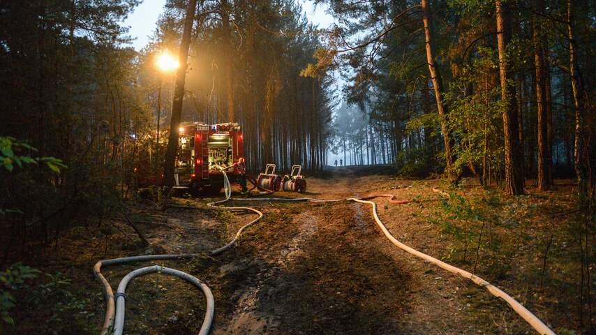 Duitse Brandweer Heeft Grote Bosbrand Nog Niet Onder Controle ...