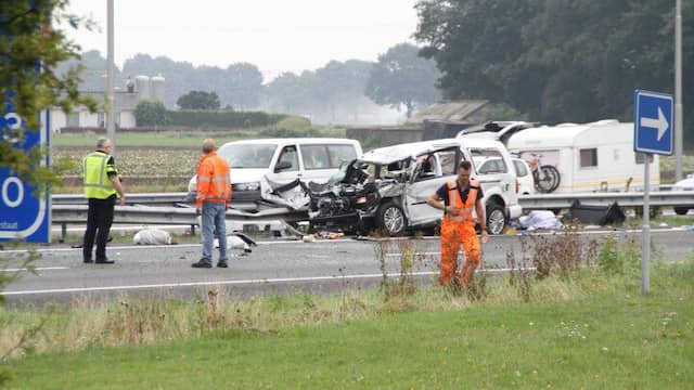 Nijmeegseweg bij Venlo dicht na ernstig ongeluk. Nijmeegseweg bij Venlo dicht na ernstig ongeluk.