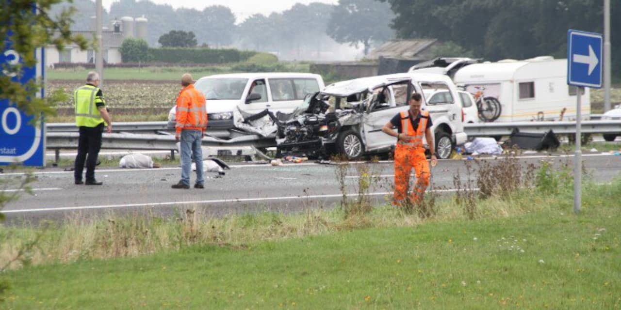 A73 bij Venray twee uur dicht na ernstig ongeluk