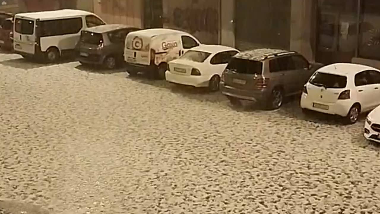 Beeld uit video: Spaanse stad getroffen door hagelstenen ter grootte van golfballen