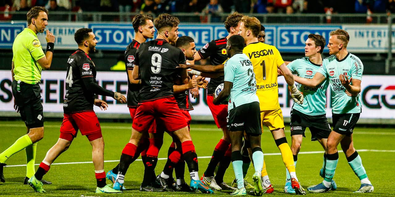 Excelsior wint mede dankzij controversieel doelpunt Dallinga van Helmond Sport