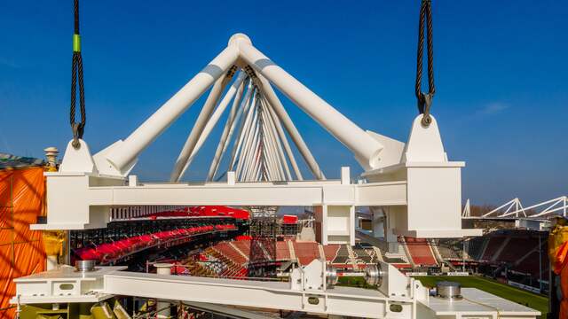Vanwege de veiligheid werd fans van AZ opgeroepen om niet naar het stadion te komen.