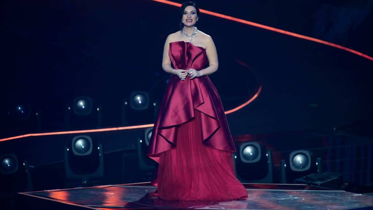 Laura Pausini è risultata positiva al coronavirus dopo la finale dell’Eurovision Song Contest ADESSO