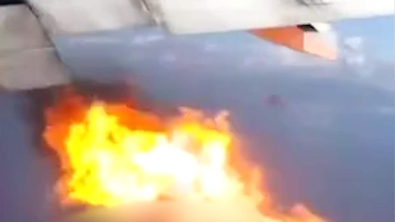 Passagiers filmen vlammen die uit vliegtuigmotor slaan boven L.A.