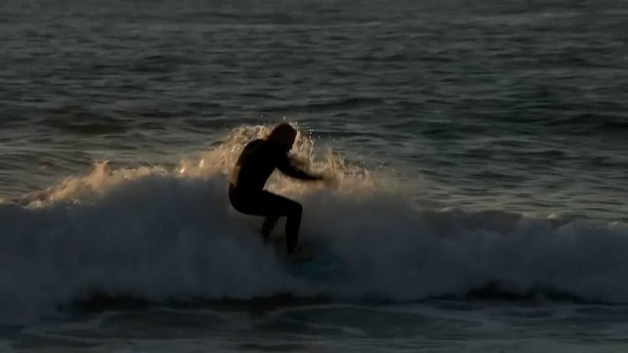 Beeld uit video: Australiër surft ruim 40 uur op golven Sydney en breekt wereldrecord