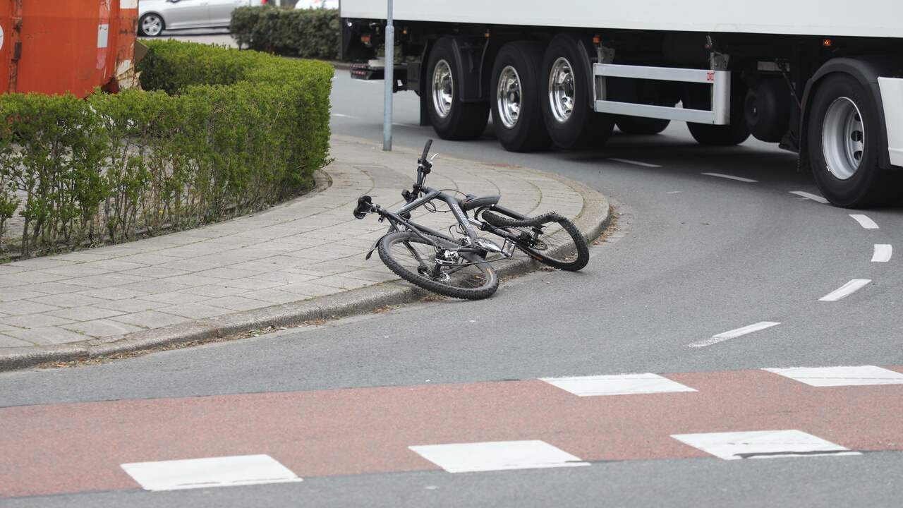 Fietser Naar Het Ziekenhuis Na Aanrijding Met Een Auto In Ede | Ede | NU.nl