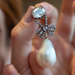 Parel van Marie Antoinette verkocht voor 32 miljoen euro