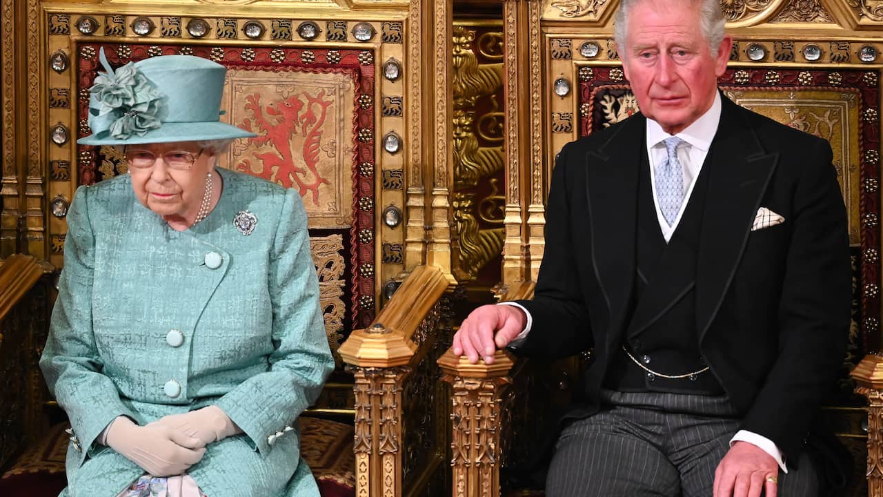 Beeld uit video: Prins Charles viel in voor Elizabeth: waarom doet ze geen troonsafstand?