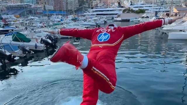 Leclerc viert overwinning met duik in jachthaven van Monaco