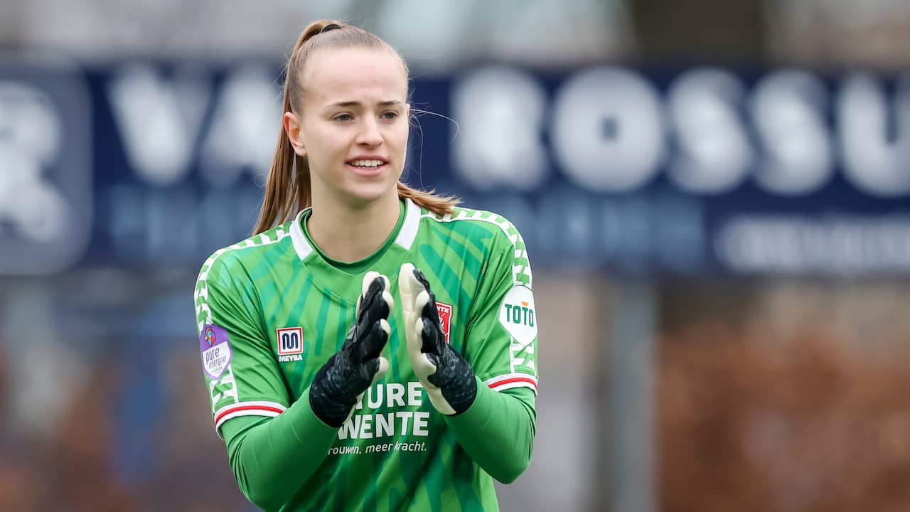 Daphne van Domselaar has been goalkeeping for FC Twente since 2017.