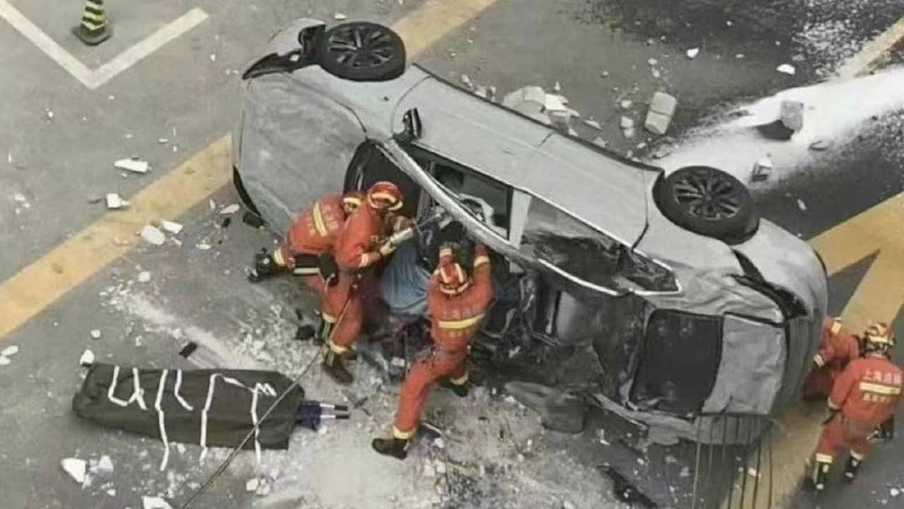 To dødsfall fordi en bil i Kina forlater det treetasjes utstillingsrommet |  NÅ