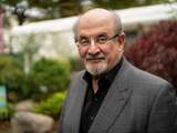 Schrijver Salman Rushdie van beademing af en aanspreekbaar na aanslag