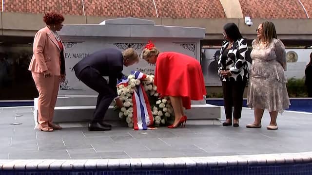 Koningspaar legt krans bij graf Martin Luther King in Atlanta