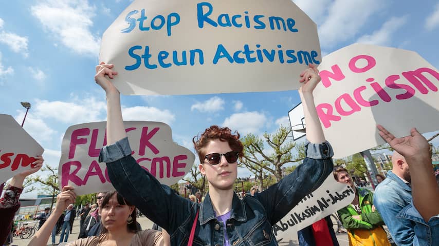 Demonstratie 'Fuck Racisme-Fuck de koning' in Amsterdam