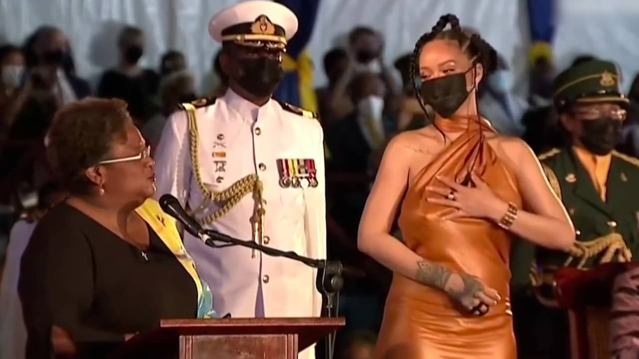 Beeld uit video: Rihanna uitgeroepen tot held van Barbados: 'Blijf schitteren als een diamant'