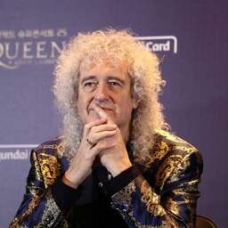 Queen-gitarist Brian May ontvangt eretitel van koning Charles