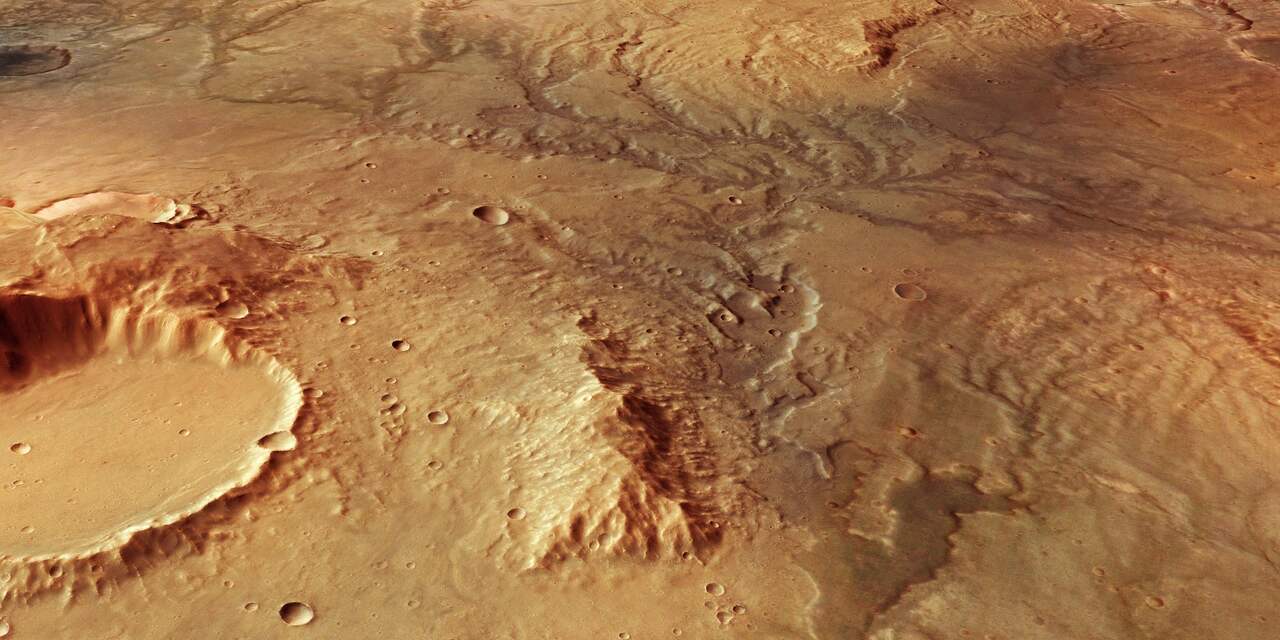 Nieuwe satellietfoto's tonen sporen van voormalige waterstromen op Mars