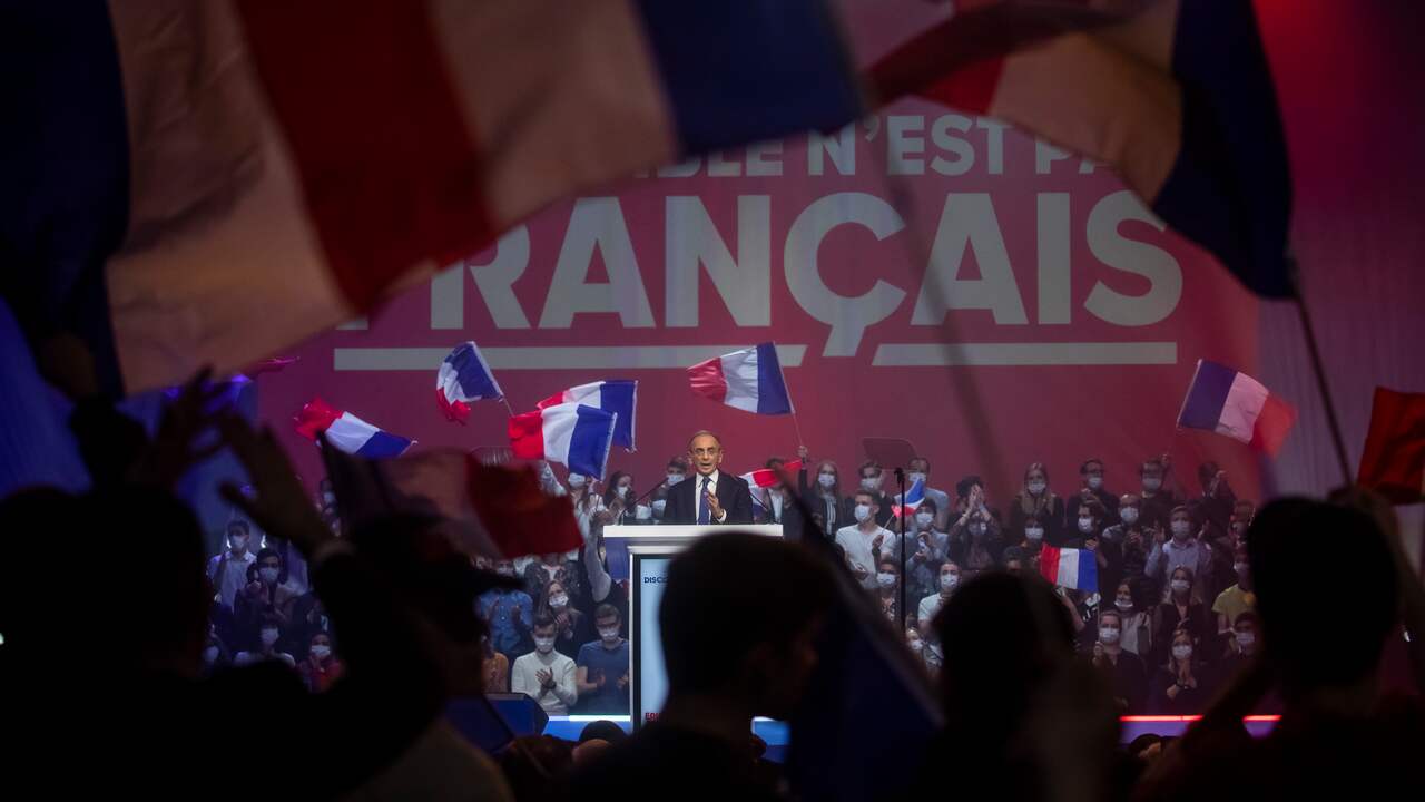 Tijdens de toespraak van Éric Zemmour werd het onrustig in de zaal.