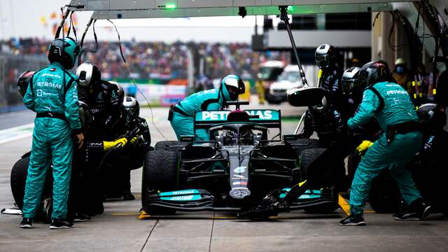 Hamilton maakte een pitstop waar hij achteraf niet over te spreken was