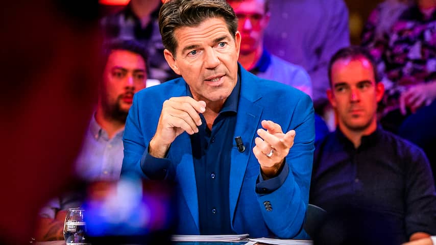 Persoon weggevoerd bij RTL Late Night na gooien briefje naar Twan Huys