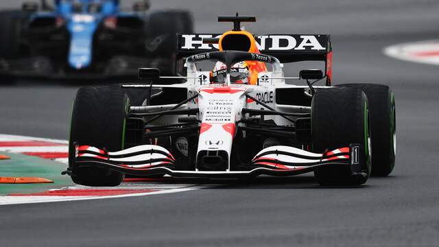 Verstappen kon Bottas niet bijhouden en maximaliseerde zijn kansen met een tweede plaats
