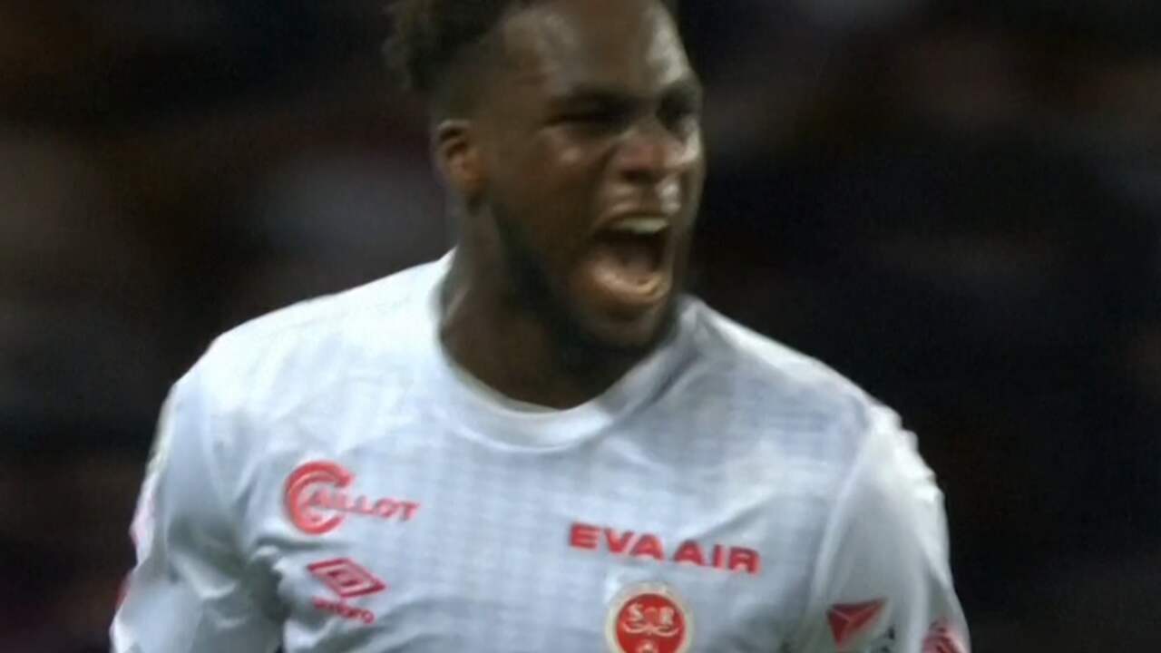 Beeld uit video: Stade de Reims wint dankzij acrobatisch doelpunt