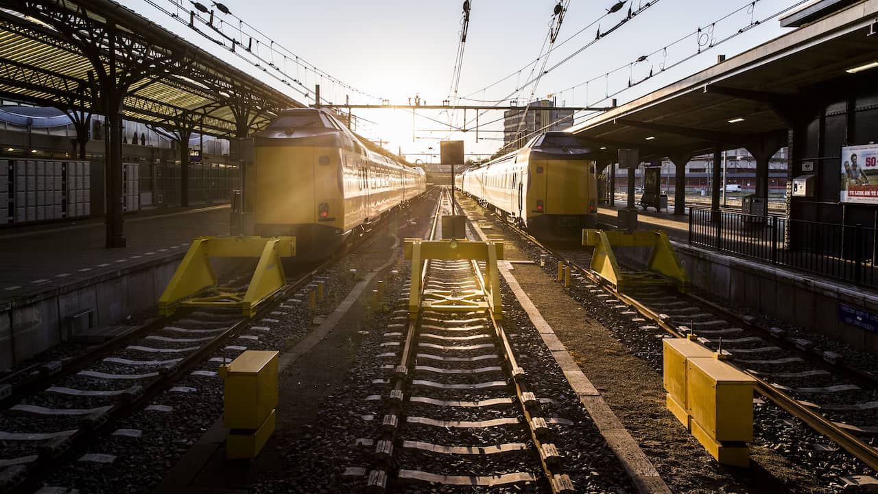 Trains to and from Groningen station are running again after a report of gas smell |  NOW