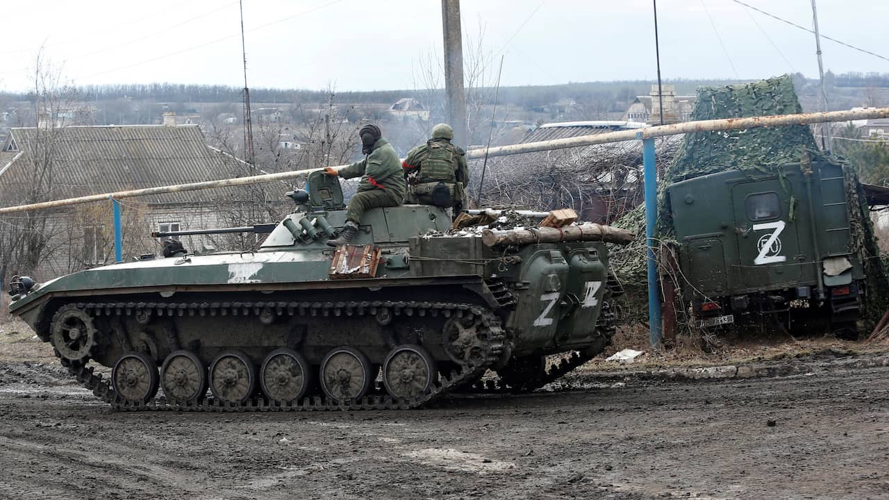 Russische legervoertuigen met de letter Z.