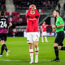 AZ grijpt naast koppositie met bizar 5-5-gelijkspel tegen FC Utrecht