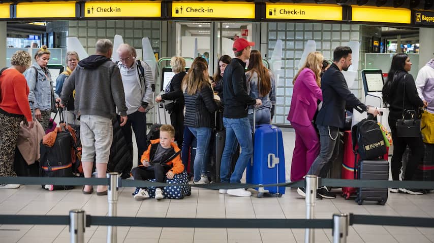 Vliegtickets geannuleerd door drukte op luchthaven? Dit zijn je rechten