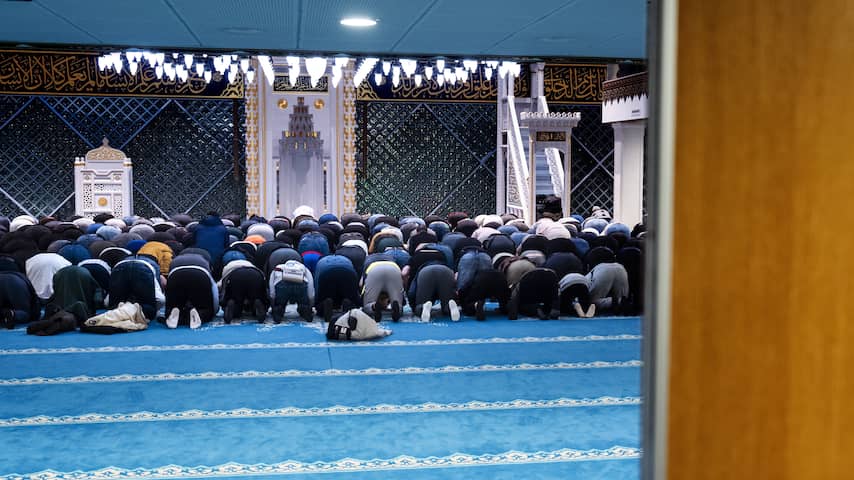 Honderdduizenden Nederlandse moslims beginnen maandag aan de ramadan