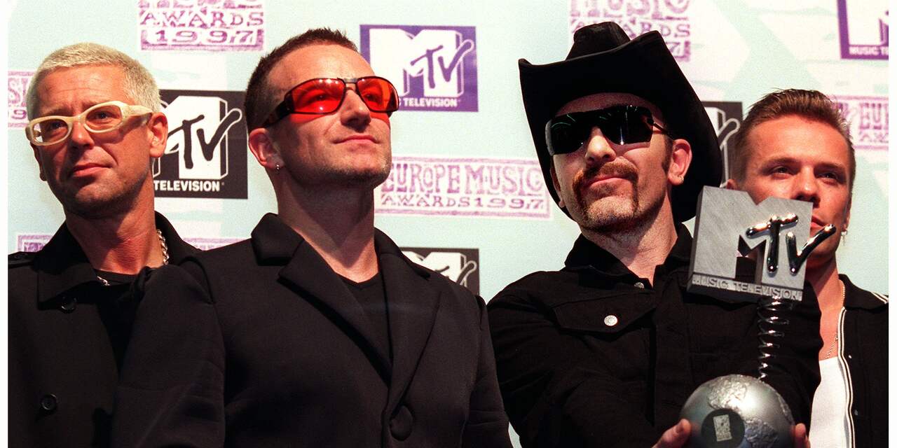 U2-fans al vroeg in de rij bij Amsterdam Arena