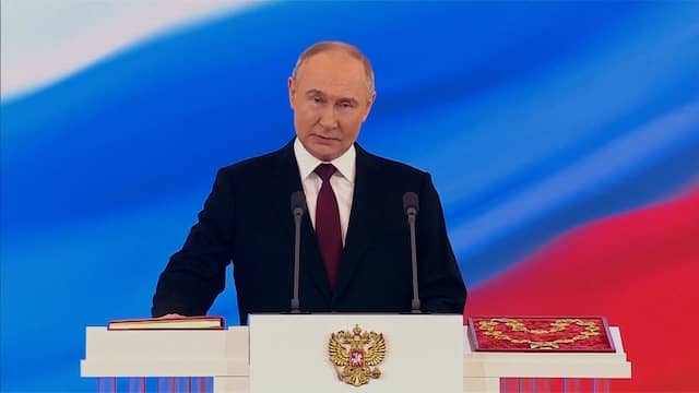 Bekijk hoe Poetin opnieuw wordt beëdigd als president