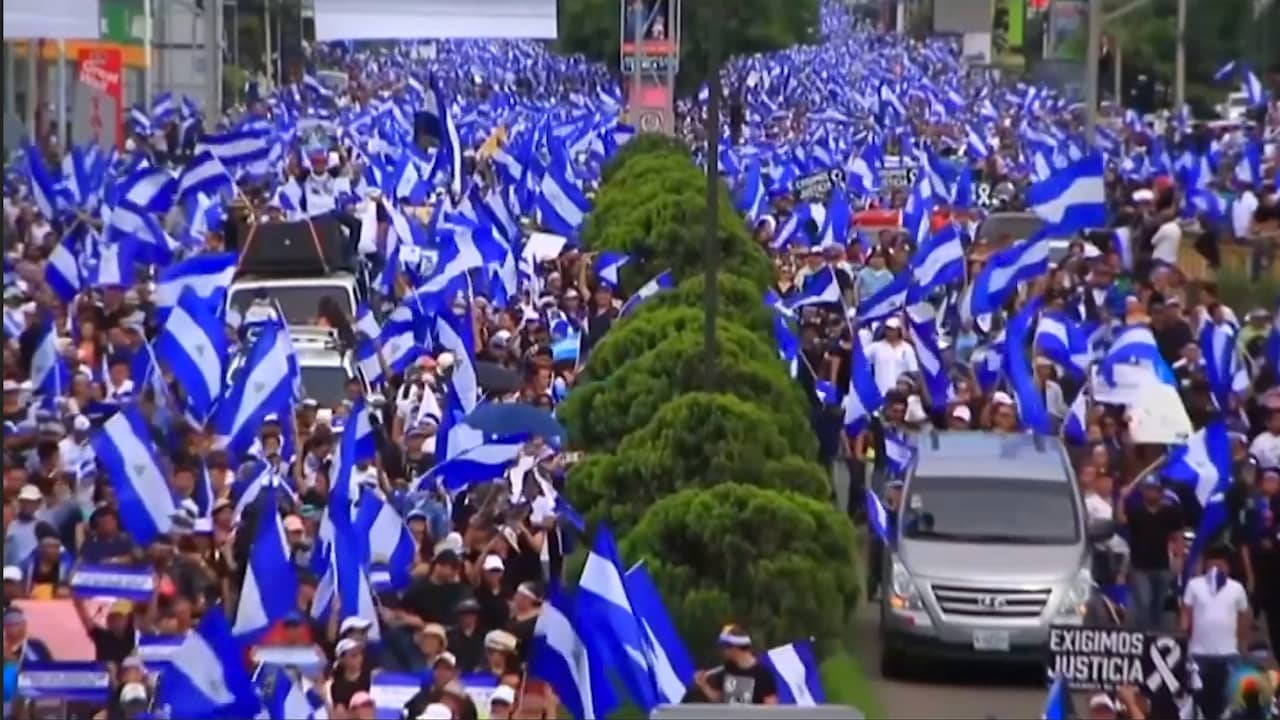 Beeld uit video: Honderdduizenden Nicaraguanen eisen aftreden president
