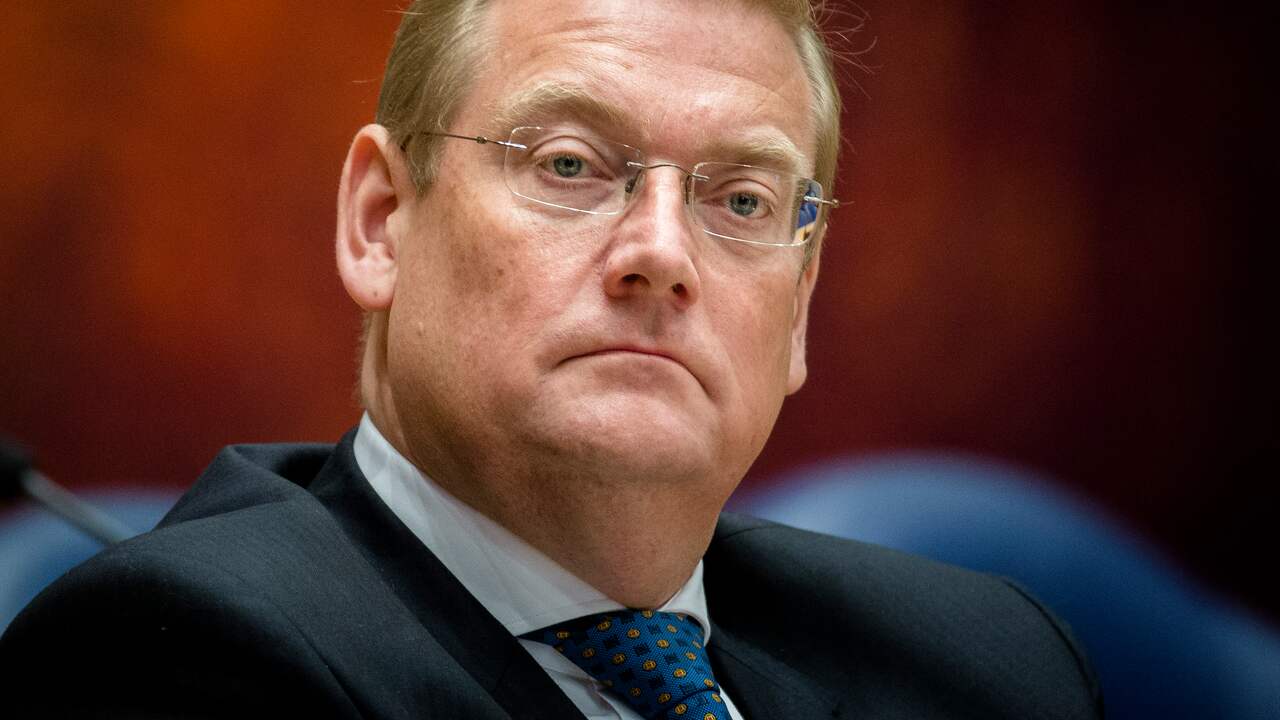 Van der Steur neemt aanbevelingen Oosting over
