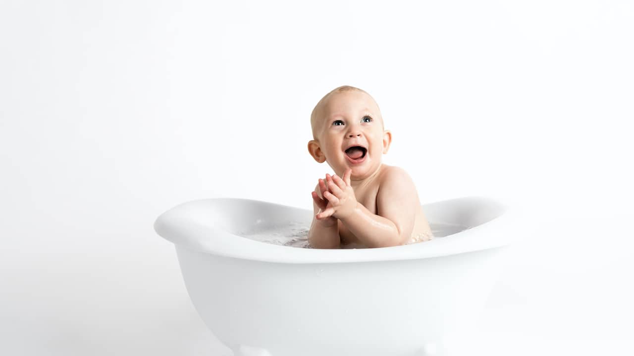 Huilend in Zo wordt wassen weer leuk voor je kind | Kind & Gezin | NU.nl