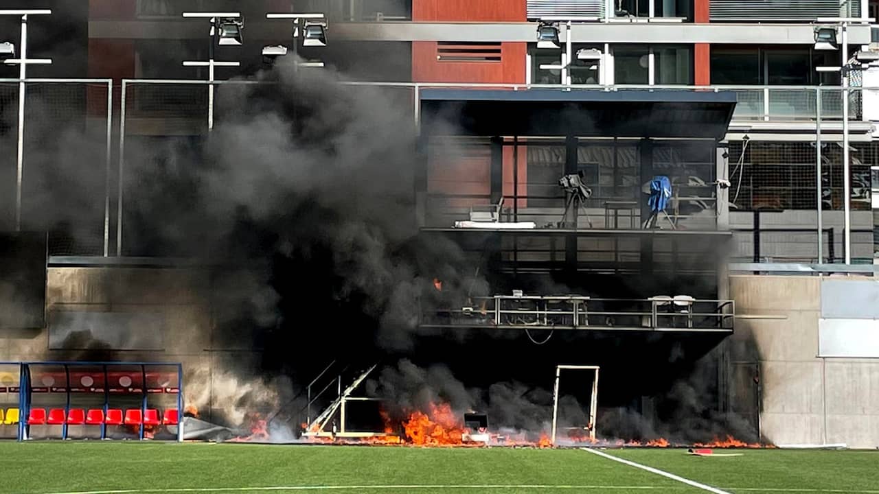 Beeld uit video: Andorrees stadion vat daags voor WK-kwalificatieduel vlam