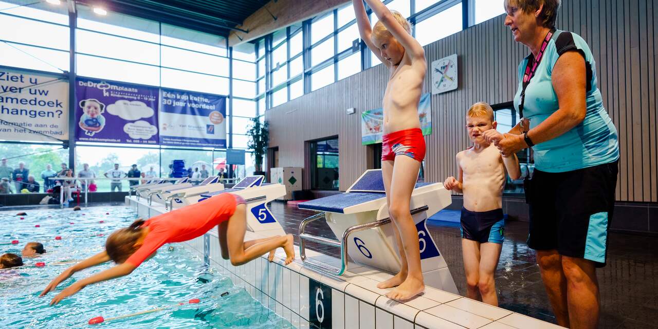 Zwemouders in Groningen hoeven geen coronapas meer te tonen