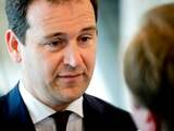 Asscher: Waarschuw sollicitanten als sociale media worden gecontroleerd