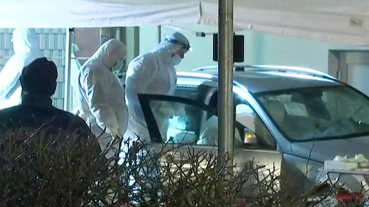 Beeld uit video: Rechercheurs onderzoeken auto die inreed op Duitse carnavalsparade