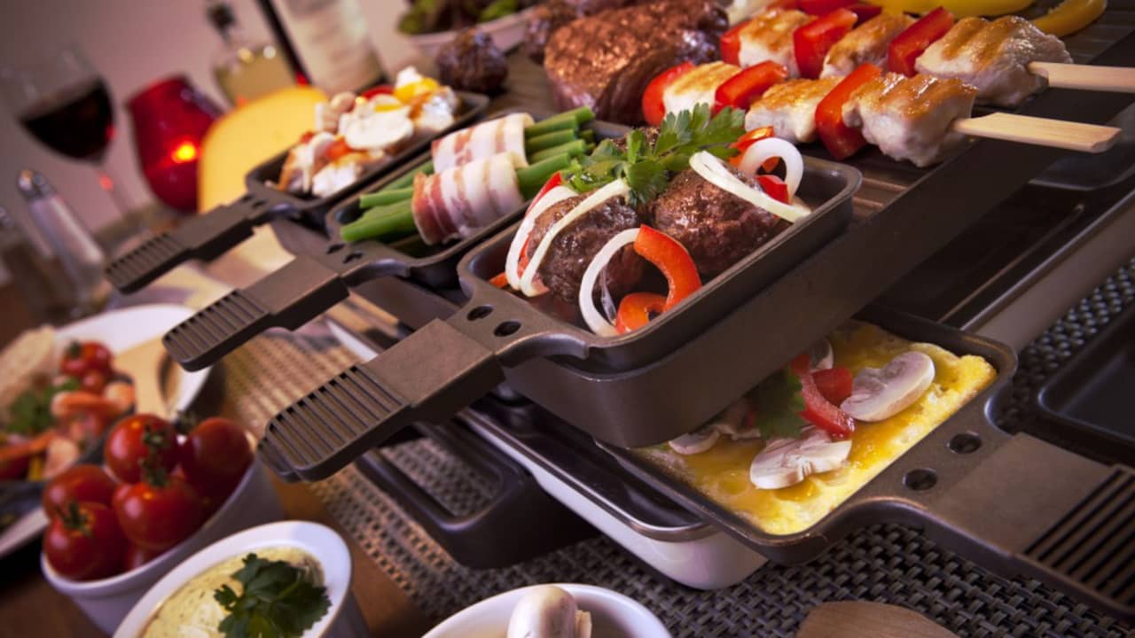 Hoe krijg je stank na het gourmetten uit je huis?